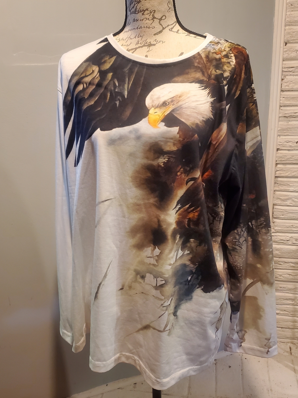 Graphic Front & Back Bald Eagle  Long Sleeve Top in White and Brown Size XL